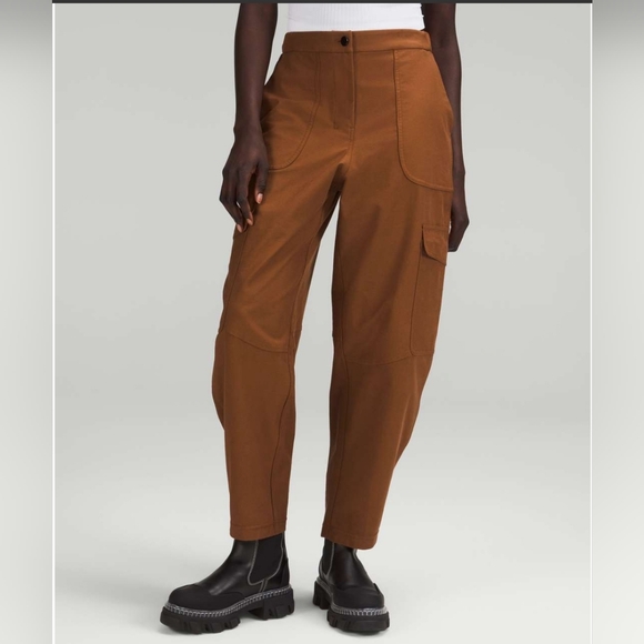 Lululemon Light Utilitech Cargo Pocket High-Rise Pant - Picture 6 of 9